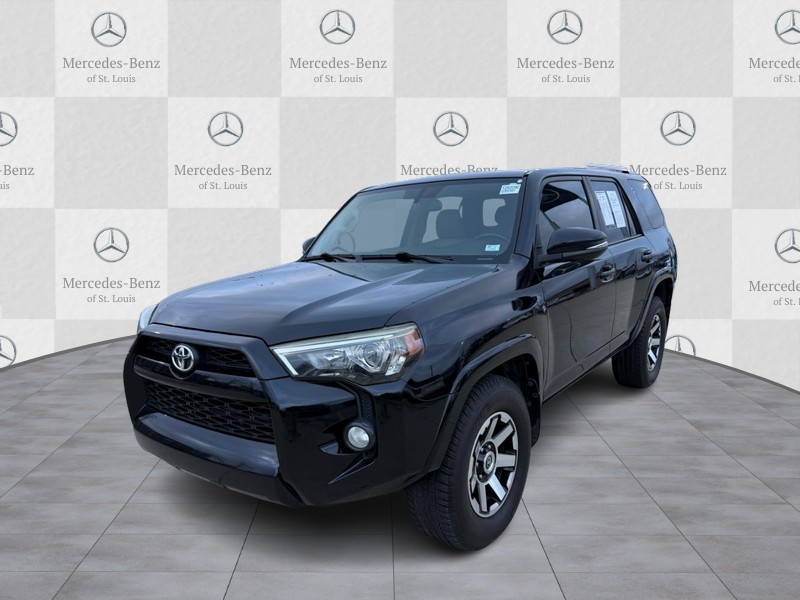 Toyota 4Runner Vehicle Full-screen Gallery Image 6