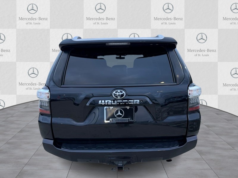 Toyota 4Runner Vehicle Full-screen Gallery Image 7