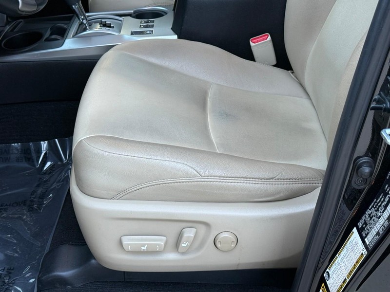 Toyota 4Runner Vehicle Full-screen Gallery Image 17