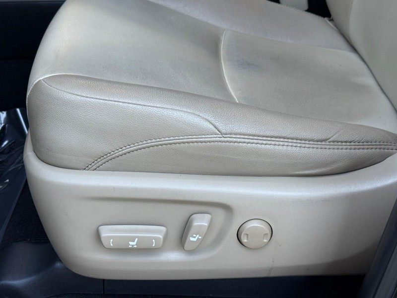 Toyota 4Runner Vehicle Full-screen Gallery Image 18