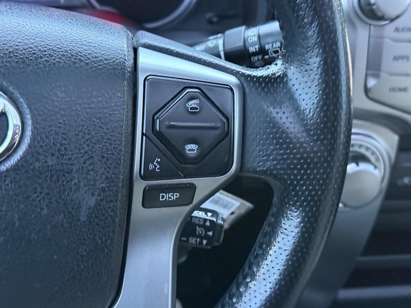 Toyota 4Runner Vehicle Full-screen Gallery Image 21