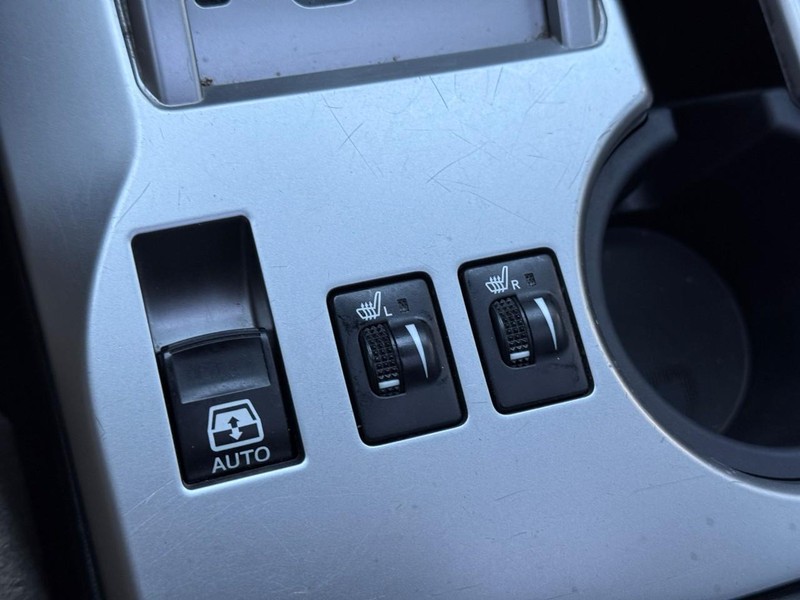 Toyota 4Runner Vehicle Full-screen Gallery Image 23