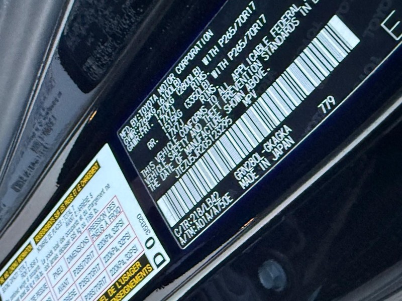 Toyota 4Runner Vehicle Full-screen Gallery Image 24