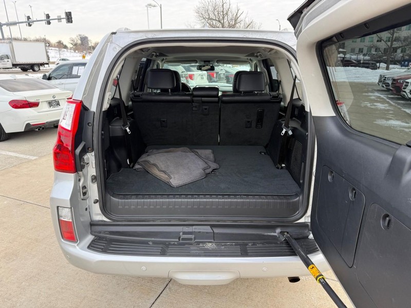 Lexus GX 460 Vehicle Full-screen Gallery Image 08