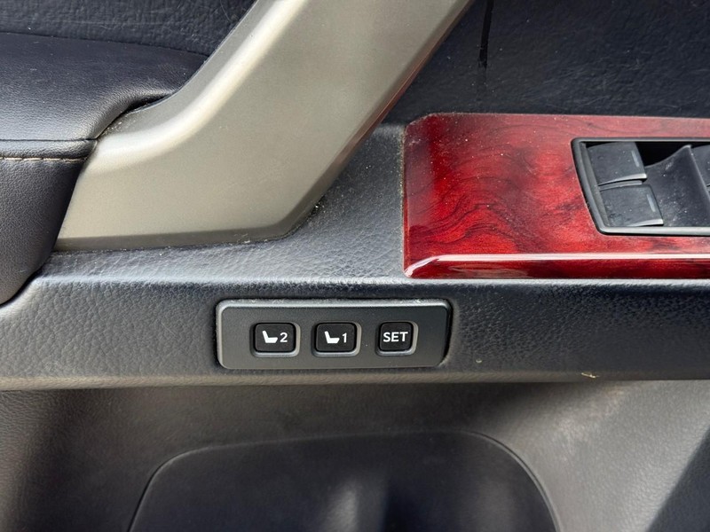 Lexus GX 460 Vehicle Full-screen Gallery Image 20