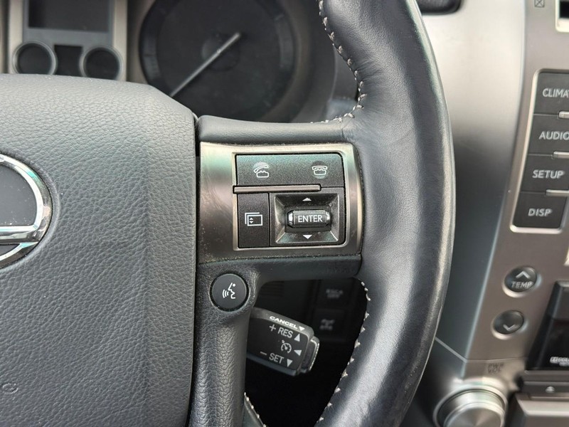 Lexus GX 460 Vehicle Full-screen Gallery Image 24