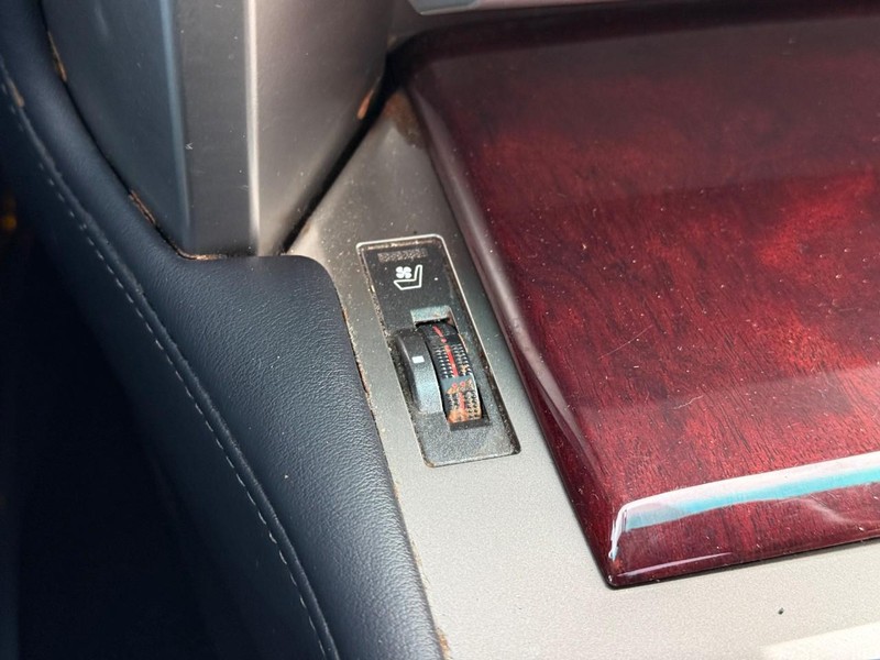 Lexus GX 460 Vehicle Full-screen Gallery Image 26