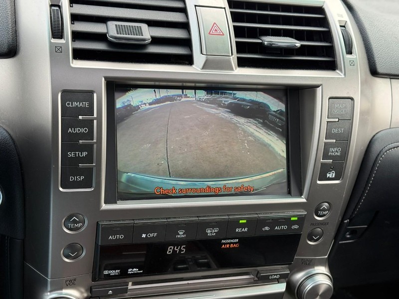 Lexus GX 460 Vehicle Full-screen Gallery Image 27