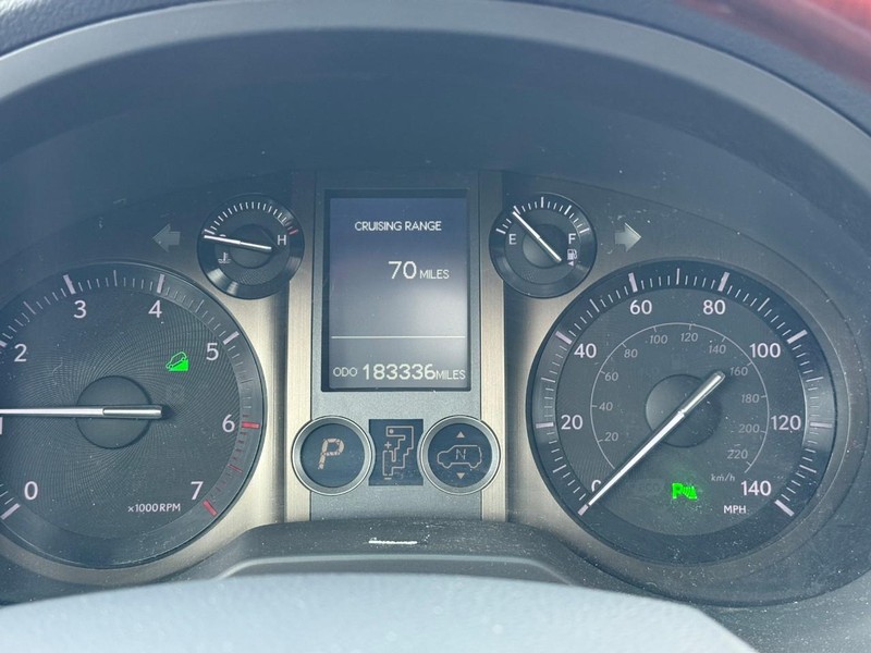 Lexus GX 460 Vehicle Full-screen Gallery Image 28