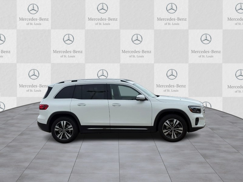 Mercedes-Benz GLB Vehicle Full-screen Gallery Image 2