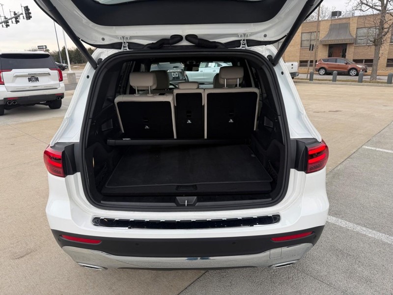 Mercedes-Benz GLB Vehicle Full-screen Gallery Image 8