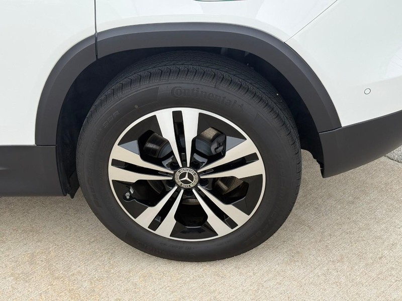 Mercedes-Benz GLB Vehicle Full-screen Gallery Image 9