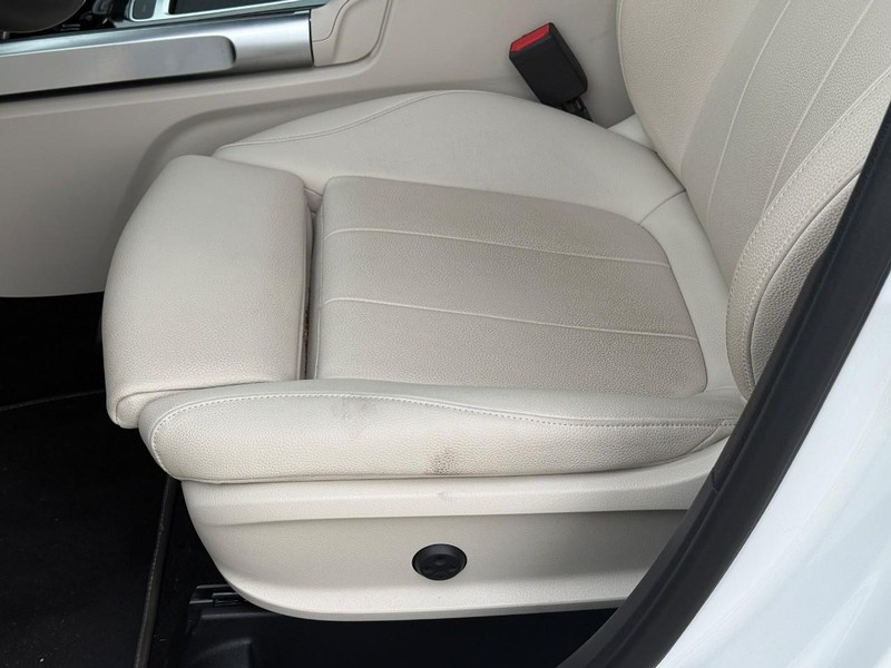 Mercedes-Benz GLB Vehicle Full-screen Gallery Image 20