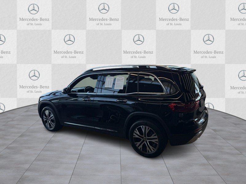 Mercedes-Benz GLB Vehicle Full-screen Gallery Image 2