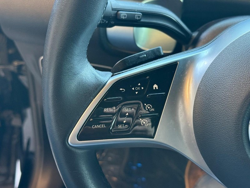 Mercedes-Benz GLB Vehicle Full-screen Gallery Image 16