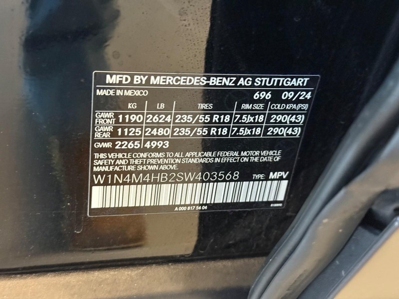 Mercedes-Benz GLB Vehicle Full-screen Gallery Image 21