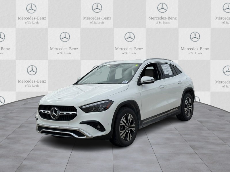 Mercedes-Benz GLA Vehicle Full-screen Gallery Image 5
