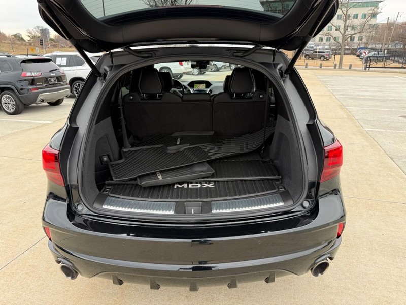 Acura MDX Vehicle Full-screen Gallery Image 08