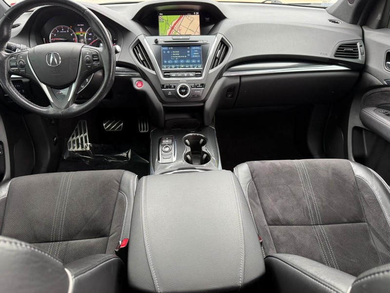 Acura MDX Vehicle Full-screen Gallery Image 12