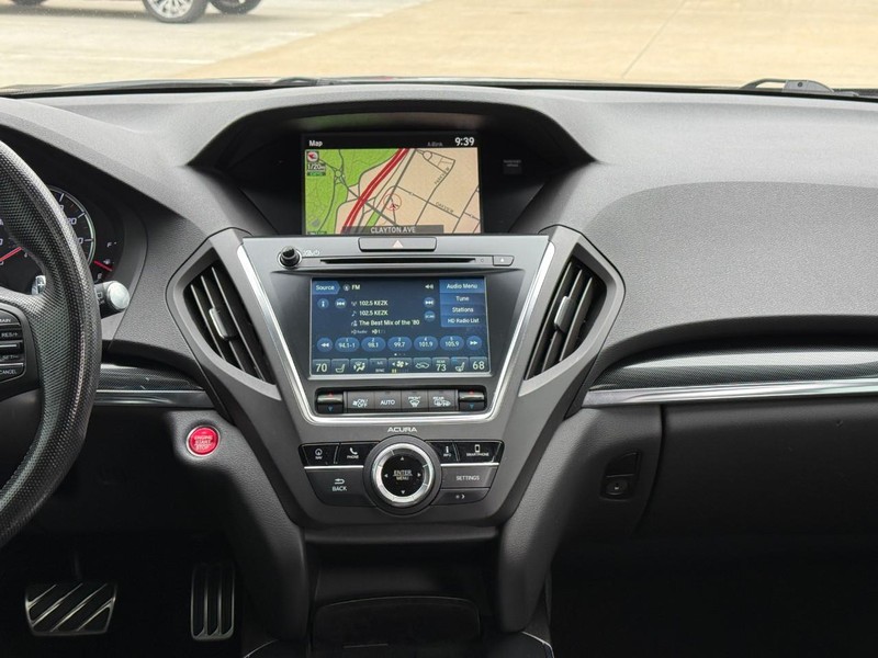 Acura MDX Vehicle Full-screen Gallery Image 14