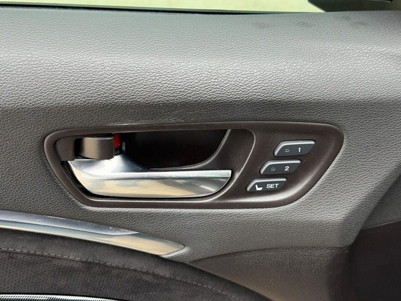 Acura MDX Vehicle Full-screen Gallery Image 18