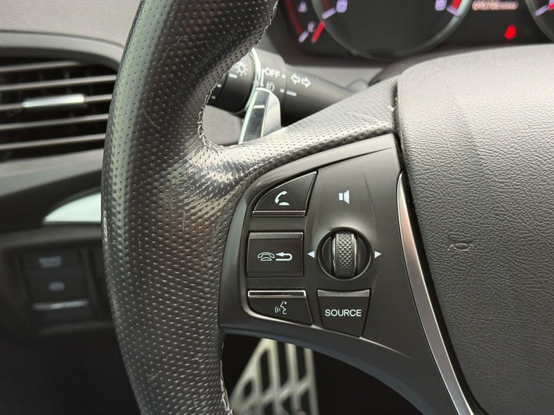 Acura MDX Vehicle Full-screen Gallery Image 20