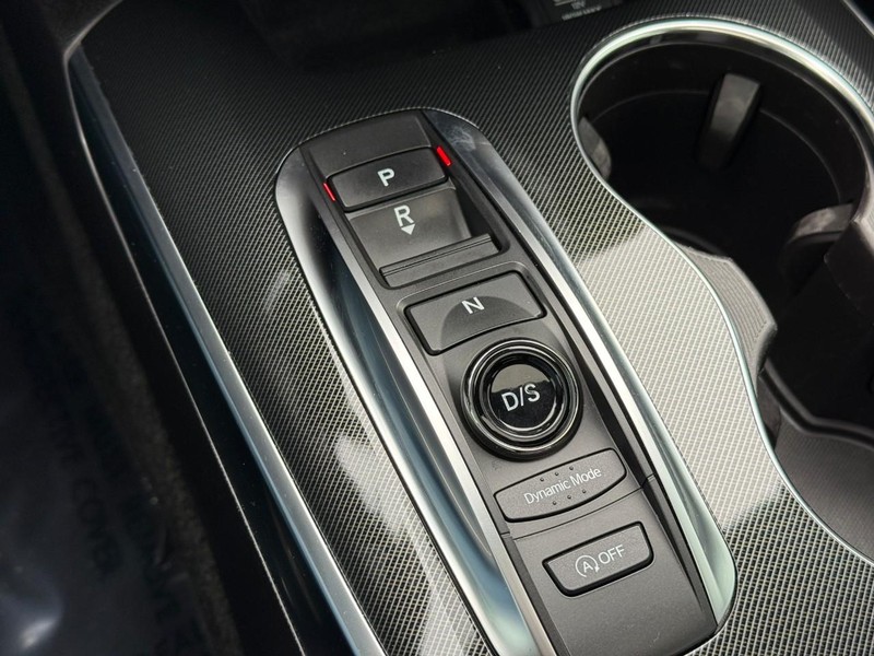Acura MDX Vehicle Full-screen Gallery Image 23