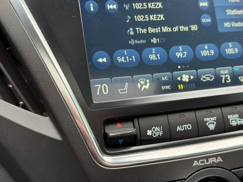 Acura MDX Vehicle Full-screen Gallery Image 24