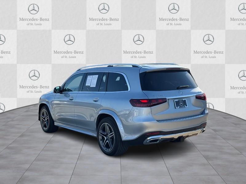 Mercedes-Benz GLS Vehicle Full-screen Gallery Image 4