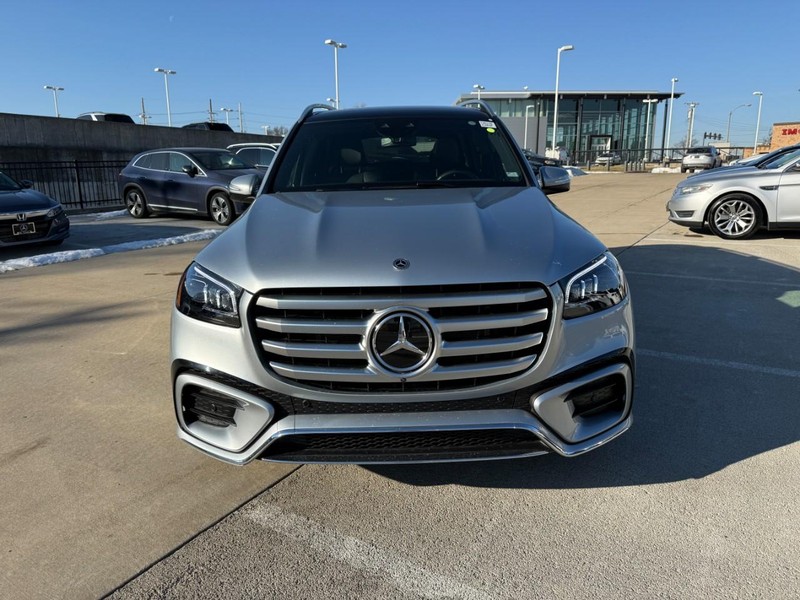 Mercedes-Benz GLS Vehicle Full-screen Gallery Image 8