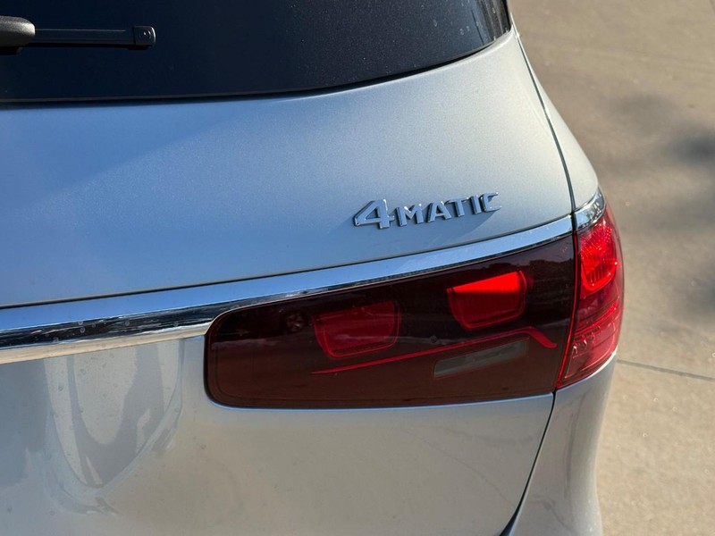 Mercedes-Benz GLS Vehicle Full-screen Gallery Image 10