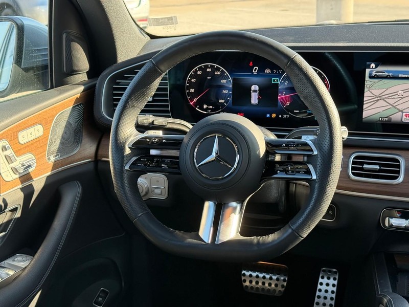 Mercedes-Benz GLS Vehicle Full-screen Gallery Image 15