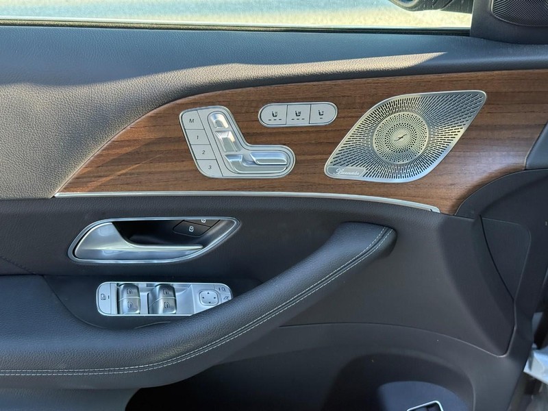 Mercedes-Benz GLS Vehicle Full-screen Gallery Image 20