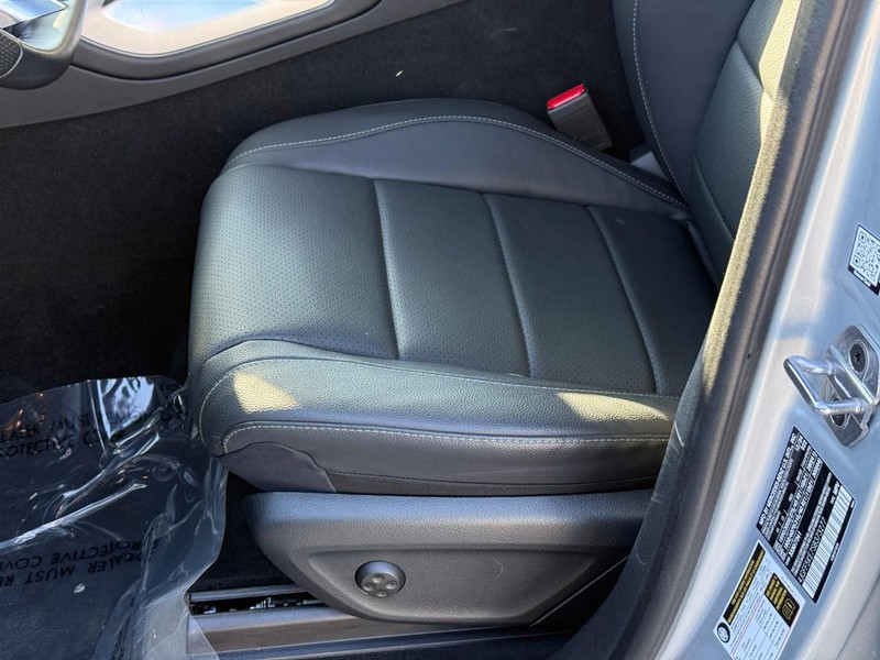 Mercedes-Benz GLS Vehicle Full-screen Gallery Image 22