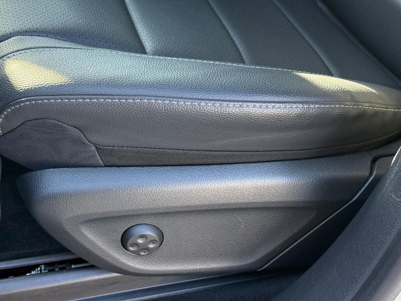 Mercedes-Benz GLS Vehicle Full-screen Gallery Image 23