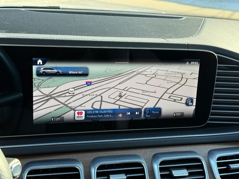 Mercedes-Benz GLS Vehicle Full-screen Gallery Image 26