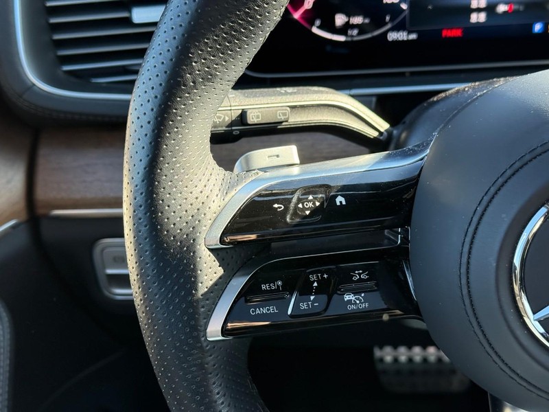 Mercedes-Benz GLS Vehicle Full-screen Gallery Image 27