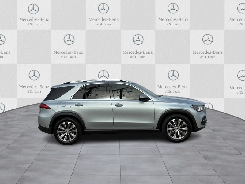 Mercedes-Benz GLE Vehicle Full-screen Gallery Image 2