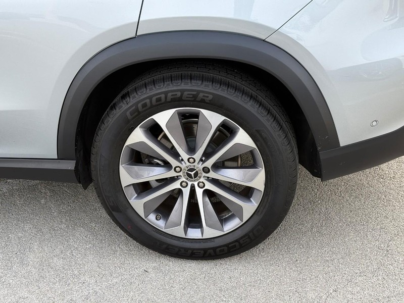 Mercedes-Benz GLE Vehicle Full-screen Gallery Image 9