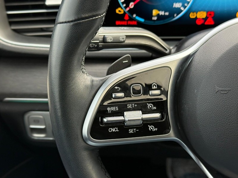 Mercedes-Benz GLE Vehicle Full-screen Gallery Image 20