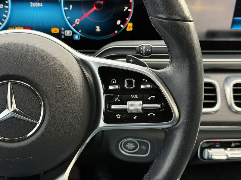 Mercedes-Benz GLE Vehicle Full-screen Gallery Image 21