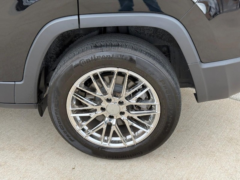 Jeep Cherokee Vehicle Full-screen Gallery Image 09