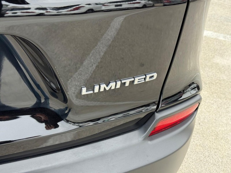 Jeep Cherokee Vehicle Full-screen Gallery Image 10