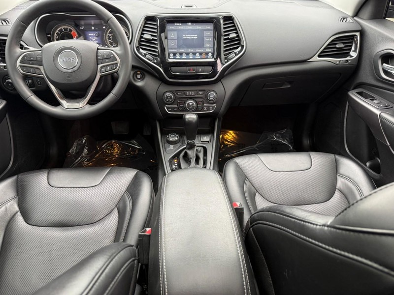 Jeep Cherokee Vehicle Full-screen Gallery Image 12