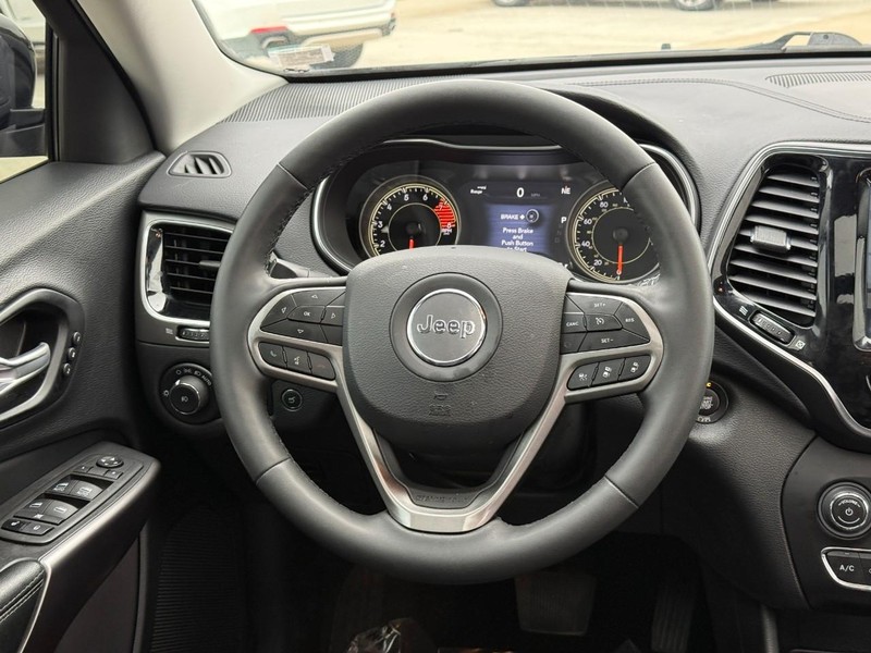 Jeep Cherokee Vehicle Full-screen Gallery Image 13