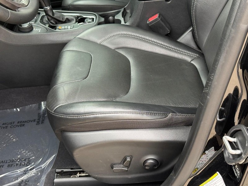 Jeep Cherokee Vehicle Full-screen Gallery Image 18