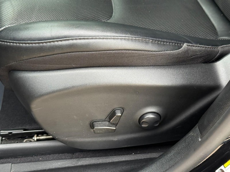 Jeep Cherokee Vehicle Full-screen Gallery Image 19