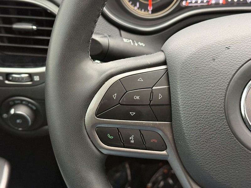 Jeep Cherokee Vehicle Full-screen Gallery Image 20