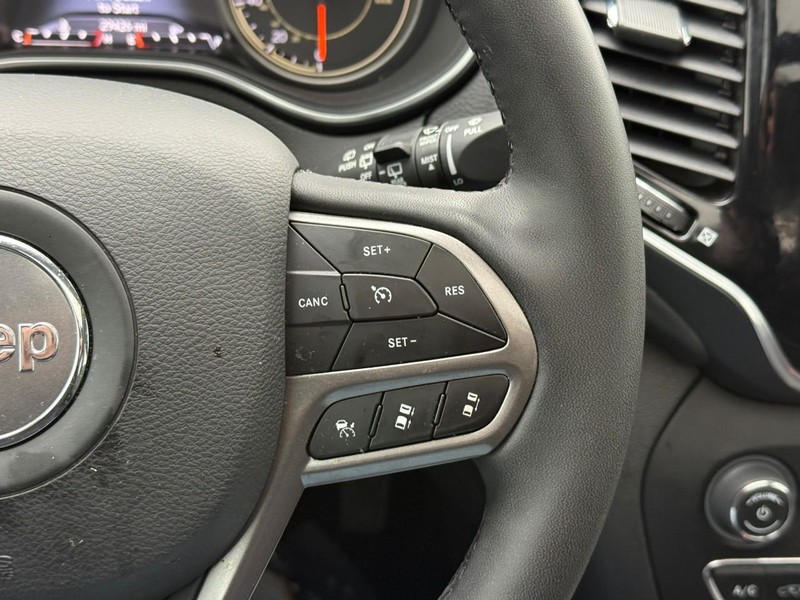 Jeep Cherokee Vehicle Full-screen Gallery Image 21