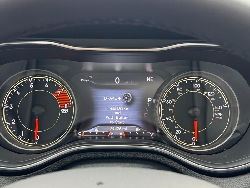 Jeep Cherokee Vehicle Full-screen Gallery Image 22